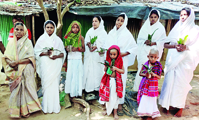 শ্রাদ্ধে শিশুরা, কাঁদলেন মায়েরা